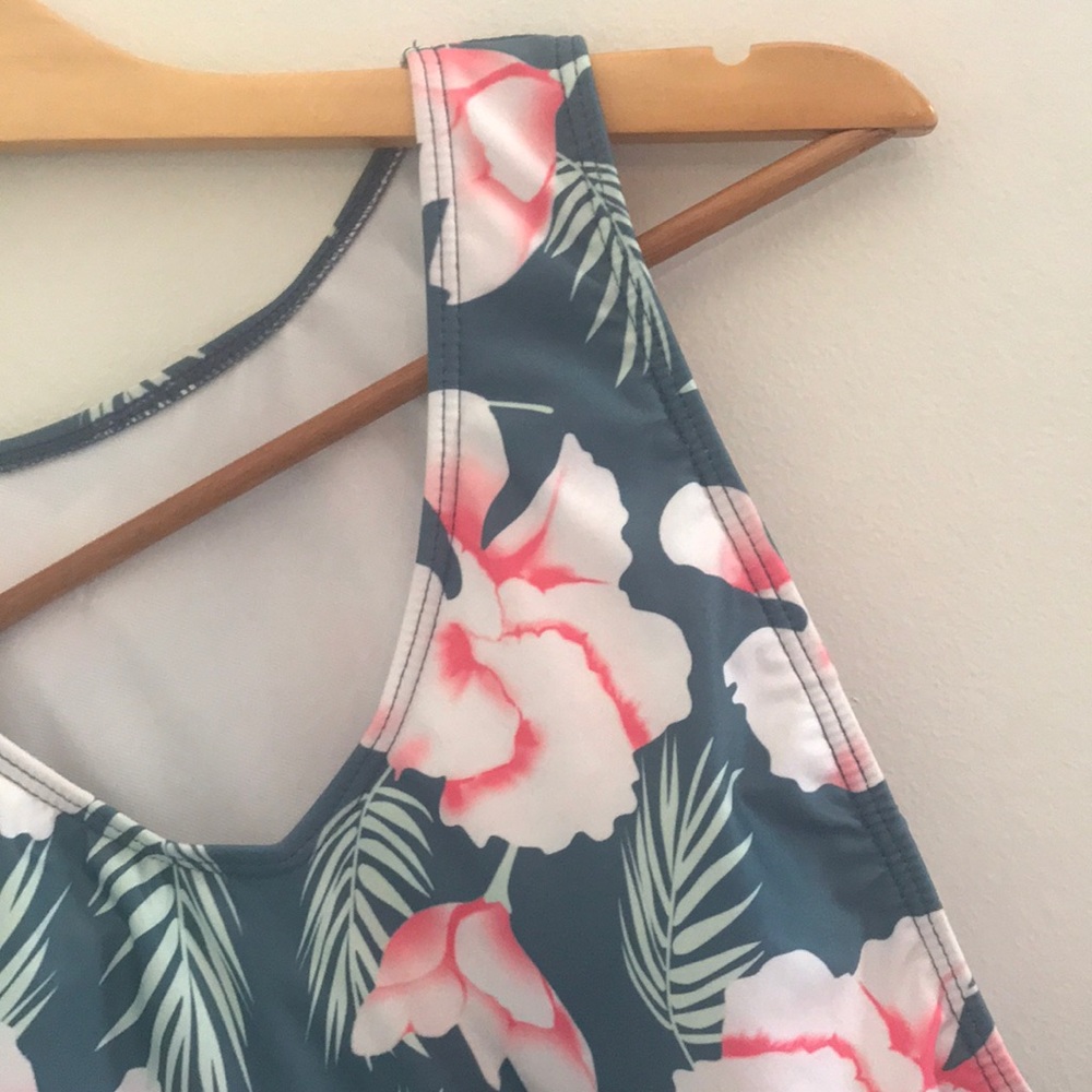 Bathing suit - Picture 2 of 5